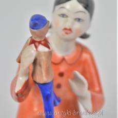 Dziewczynka z pajacem art deco Hollohaza węgierska porcelana lata 60te unikalna kolorystyka