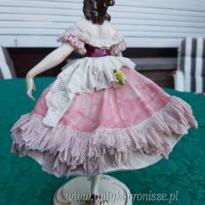 Figura z porcelany " Tancerka w rozowej sukience" - poz. 700