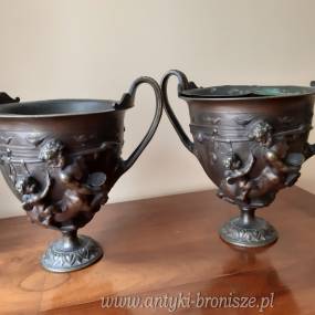 Para waz /donic z brazu, z metalowymi wkladami, z motywem Centaurow na obrzezu. Praca francuska XiXw.- poz. 2385